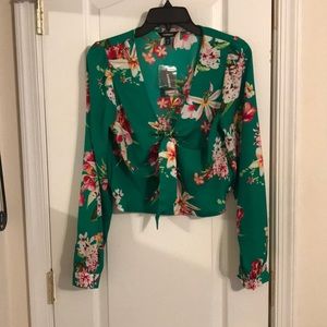 New Express Floral Print Satiny Long Sleeves.🛍🆕